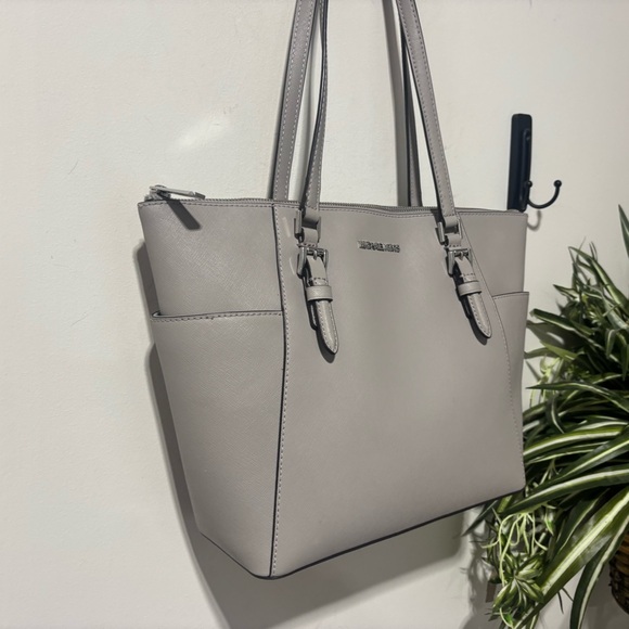❤️Michael Kors Charlotte Saffiano Leather Tote - Picture 3 of 7